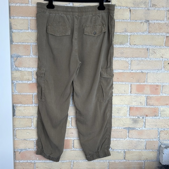 Bella Dahl Tencel Cargo Olive Pants/Joggers - Picture 3 of 5